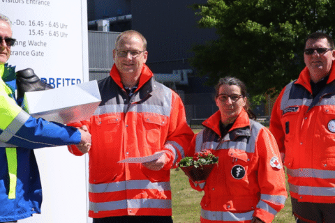 Michael Jakubek and Sarah Lukas of Mercer Stendal present 245 pairs of safety shoes to Sven Gauter, Anett Fiedler, and Daniel Fiedler of the DRK Kreisverband Östliche Altmark e.V. to support volunteer rescue efforts.